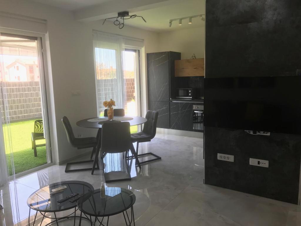 Hedonist-Luxury 2 Bedroom Apartment With Private Hot Tub, Garden And Free Parking Trogir Extérieur photo