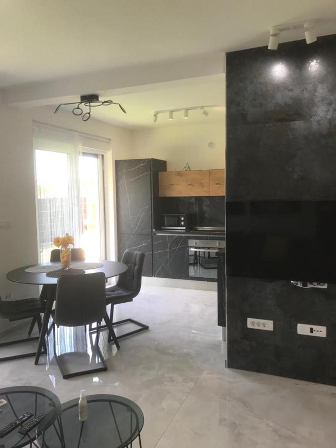 Hedonist-Luxury 2 Bedroom Apartment With Private Hot Tub, Garden And Free Parking Trogir Extérieur photo