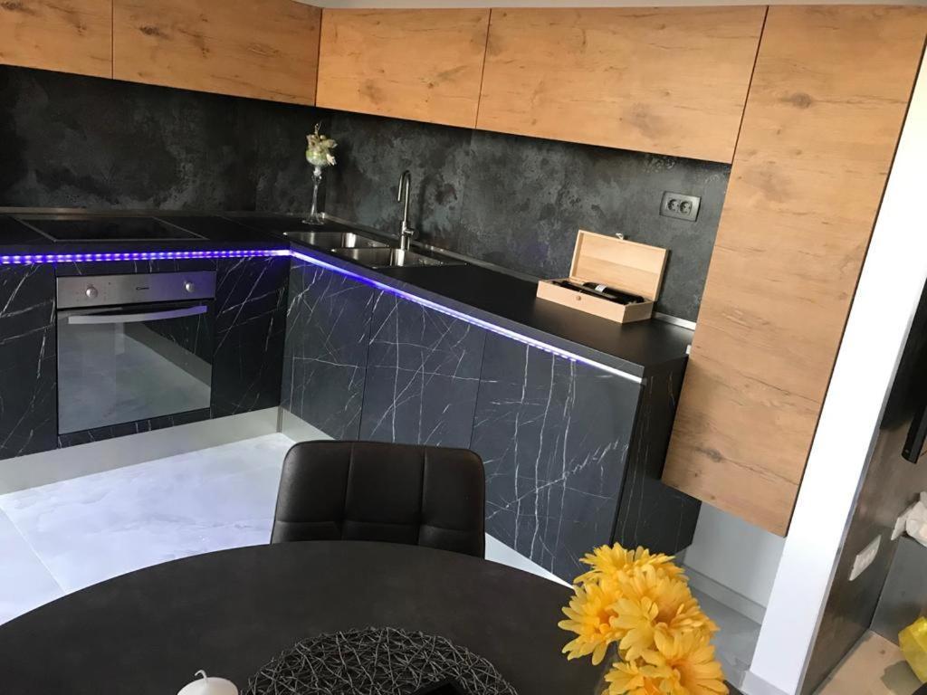 Hedonist-Luxury 2 Bedroom Apartment With Private Hot Tub, Garden And Free Parking Trogir Extérieur photo