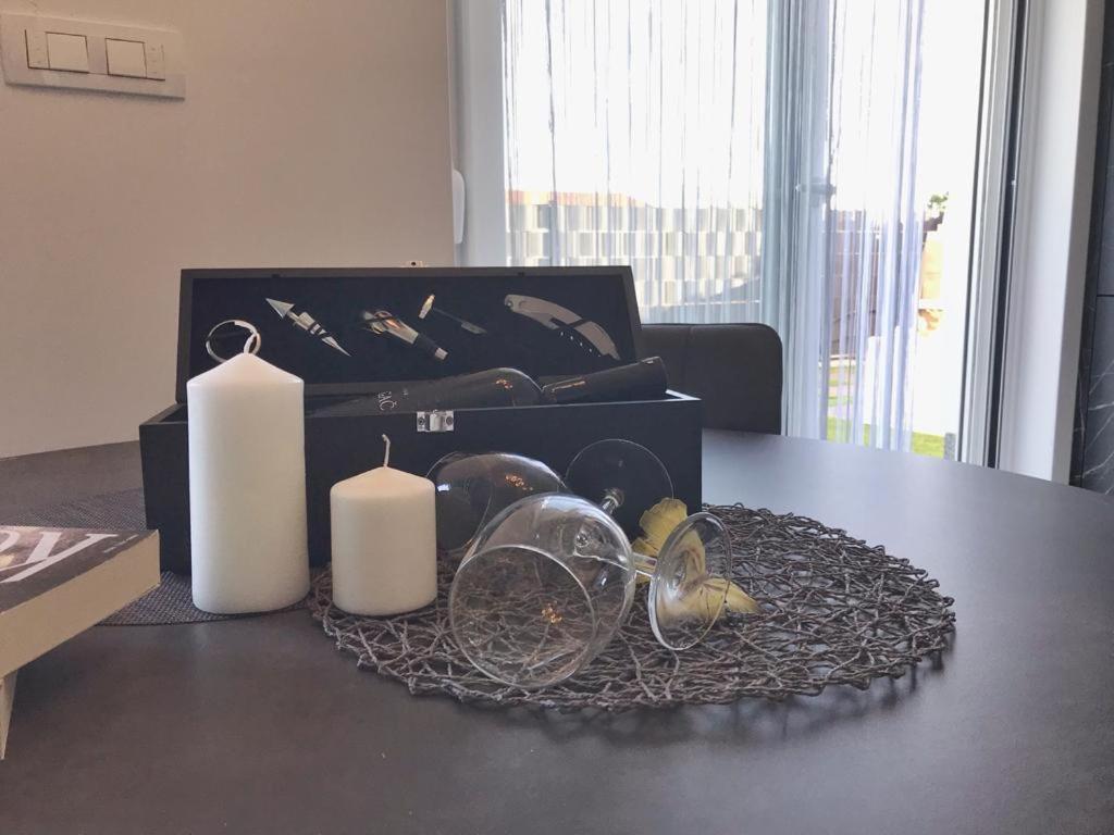 Hedonist-Luxury 2 Bedroom Apartment With Private Hot Tub, Garden And Free Parking Trogir Extérieur photo
