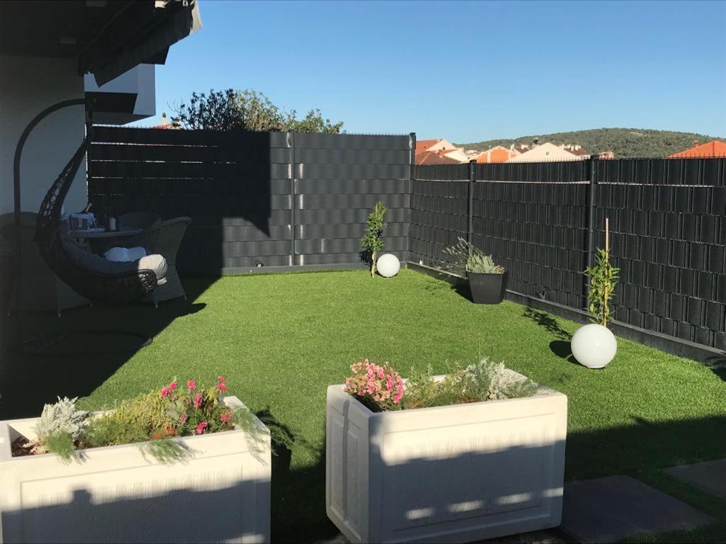 Hedonist-Luxury 2 Bedroom Apartment With Private Hot Tub, Garden And Free Parking Trogir Extérieur photo