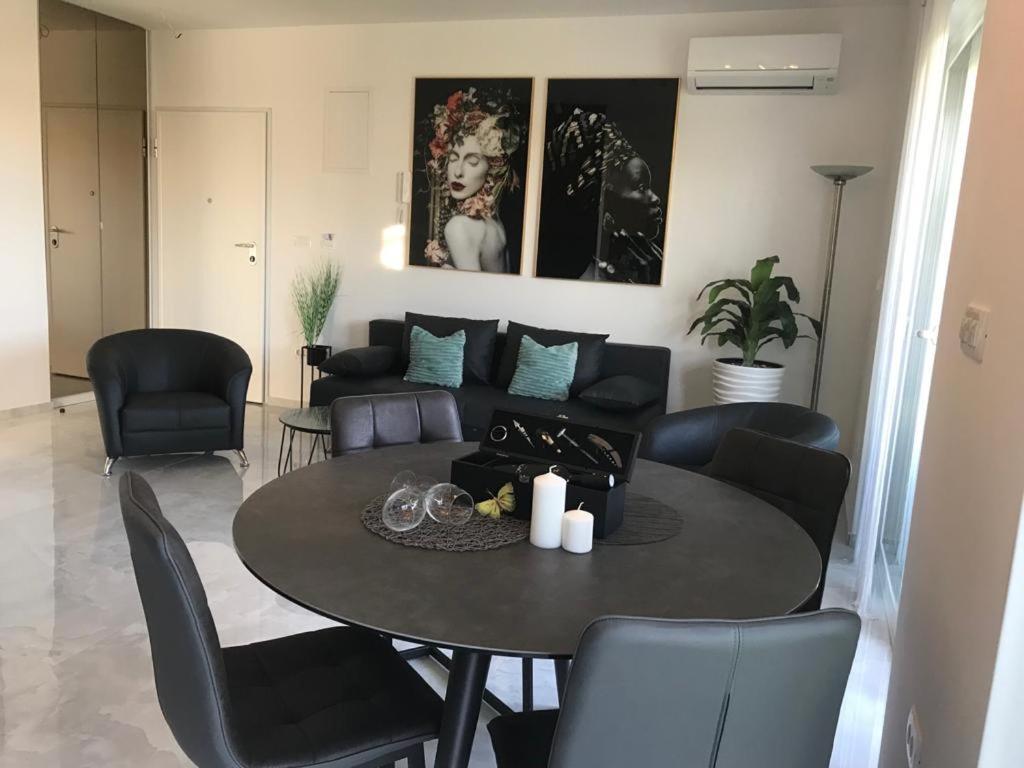 Hedonist-Luxury 2 Bedroom Apartment With Private Hot Tub, Garden And Free Parking Trogir Extérieur photo