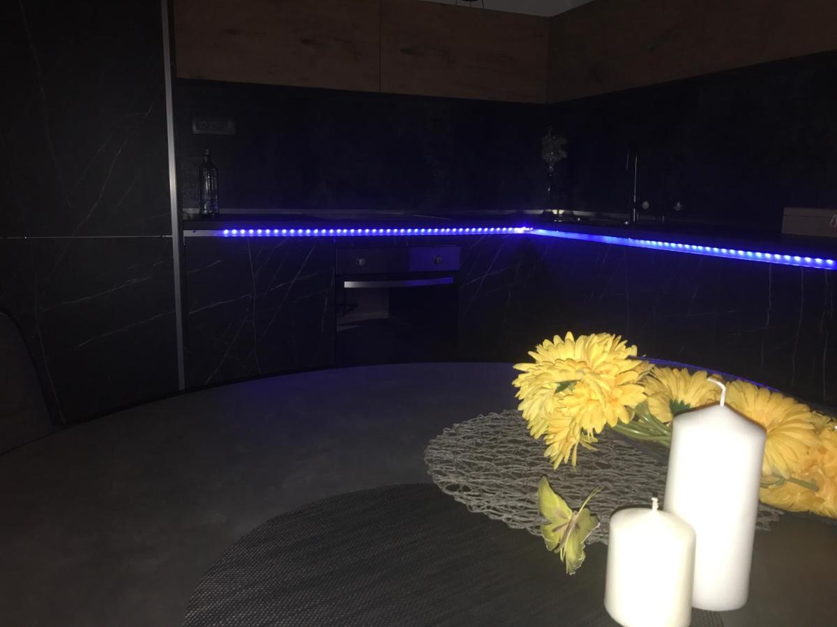 Hedonist-Luxury 2 Bedroom Apartment With Private Hot Tub, Garden And Free Parking Trogir Extérieur photo