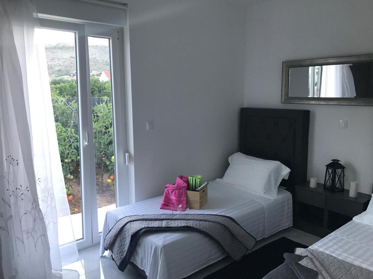 Hedonist-Luxury 2 Bedroom Apartment With Private Hot Tub, Garden And Free Parking Trogir Extérieur photo