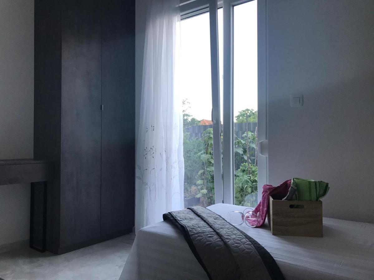 Hedonist-Luxury 2 Bedroom Apartment With Private Hot Tub, Garden And Free Parking Trogir Extérieur photo