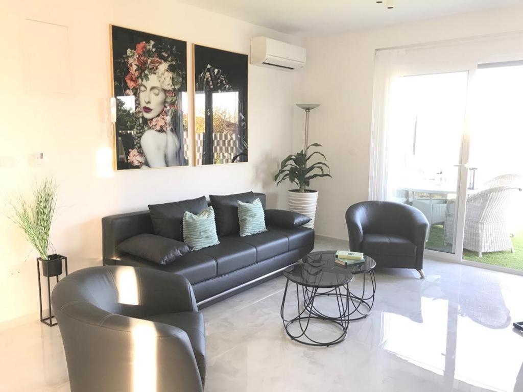 Hedonist-Luxury 2 Bedroom Apartment With Private Hot Tub, Garden And Free Parking Trogir Extérieur photo
