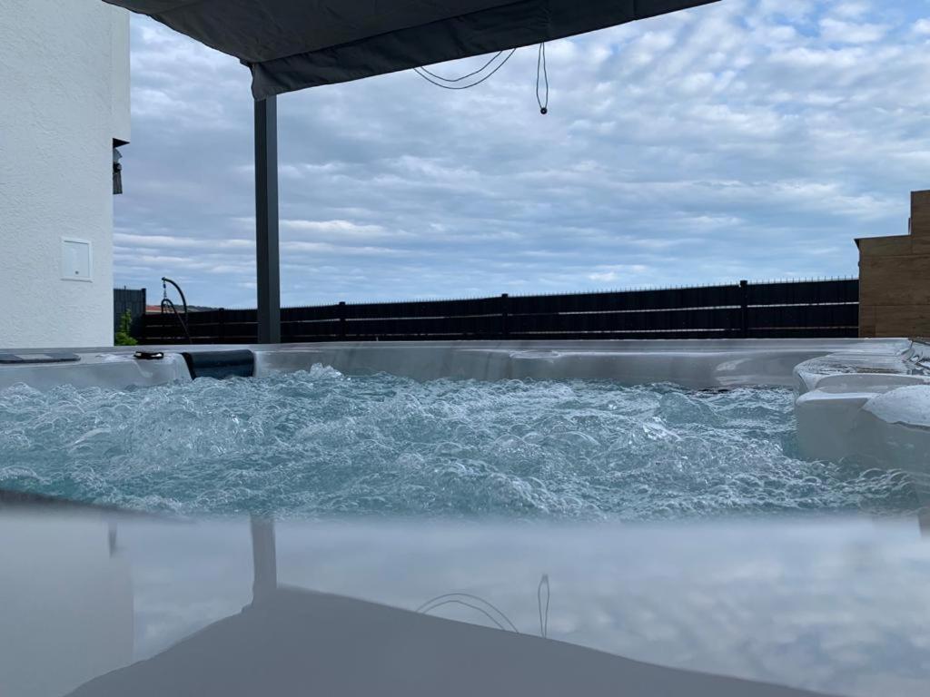 Hedonist-Luxury 2 Bedroom Apartment With Private Hot Tub, Garden And Free Parking Trogir Extérieur photo