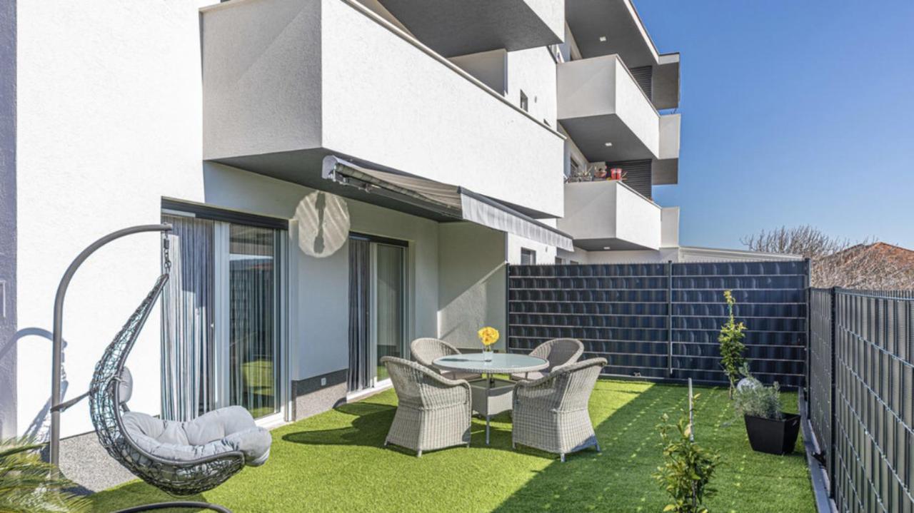 Hedonist-Luxury 2 Bedroom Apartment With Private Hot Tub, Garden And Free Parking Trogir Extérieur photo