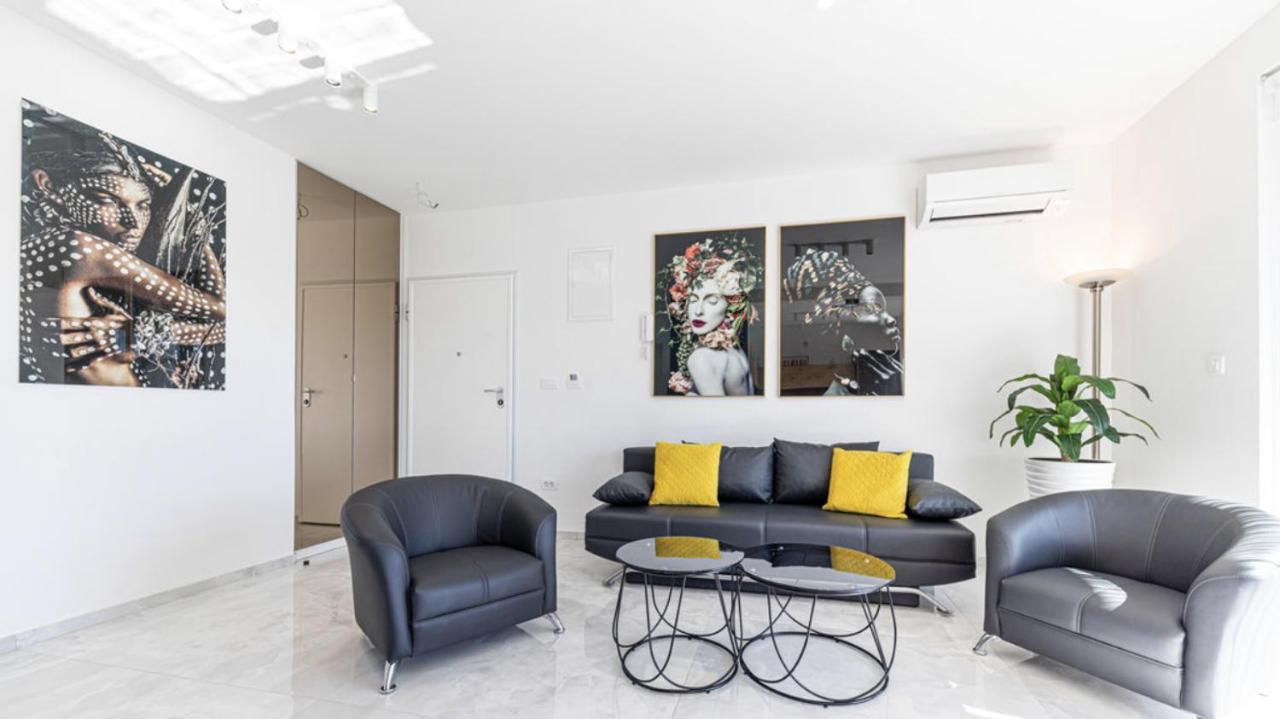 Hedonist-Luxury 2 Bedroom Apartment With Private Hot Tub, Garden And Free Parking Trogir Extérieur photo