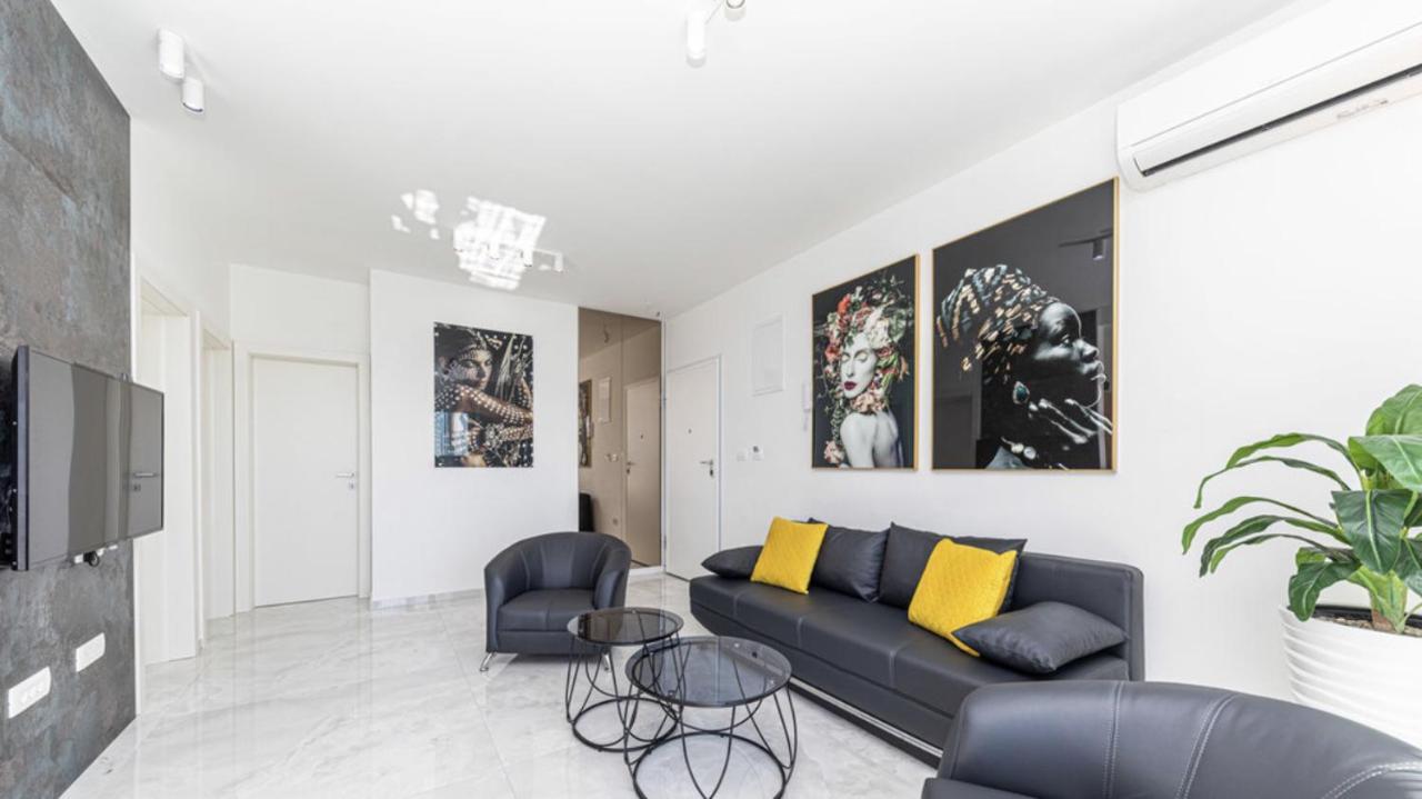 Hedonist-Luxury 2 Bedroom Apartment With Private Hot Tub, Garden And Free Parking Trogir Extérieur photo