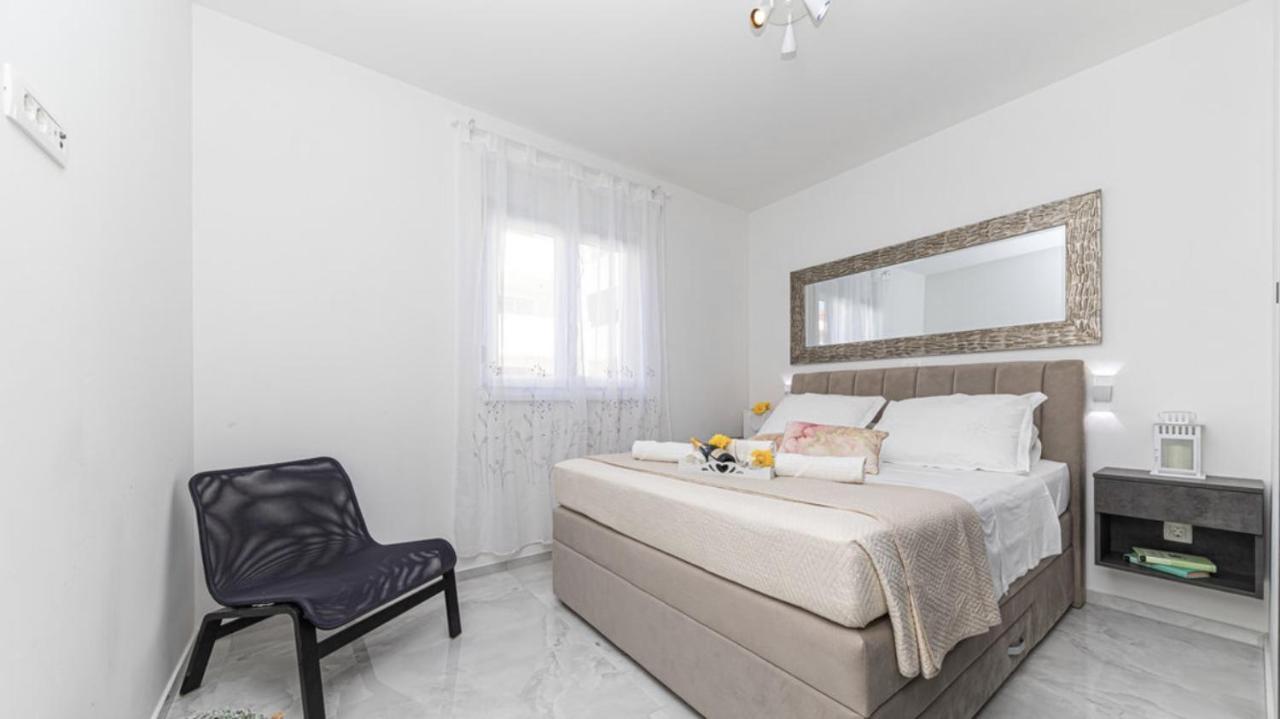 Hedonist-Luxury 2 Bedroom Apartment With Private Hot Tub, Garden And Free Parking Trogir Extérieur photo
